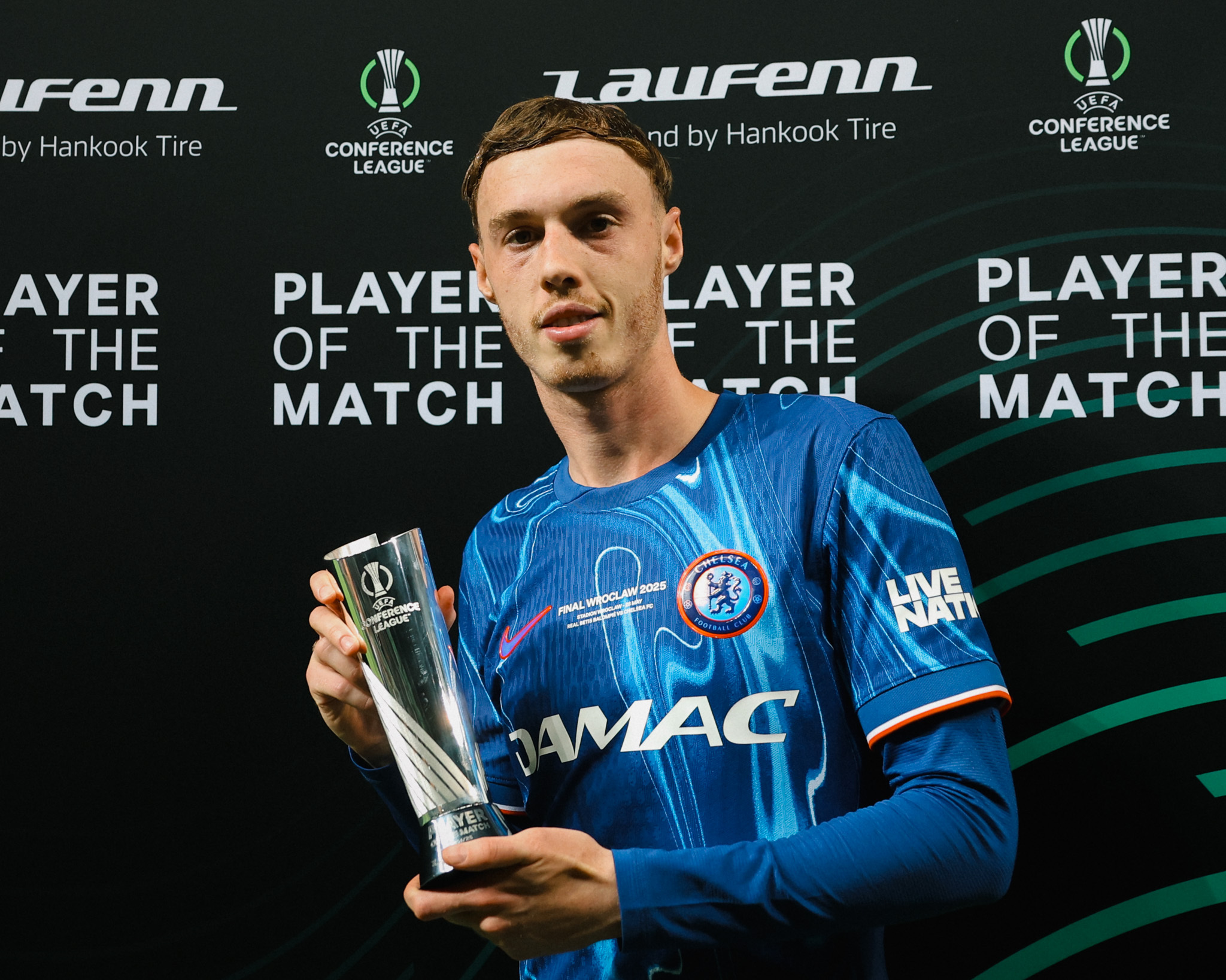 九游游戏平台-西亚卡姆在曼联比赛中比赛局势复杂，出色发挥引发热议！上演精彩一战的简单介绍