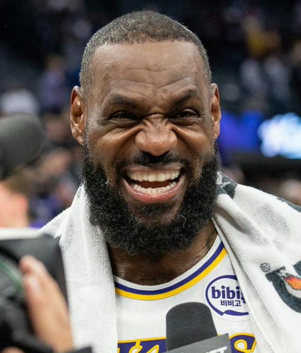 九游游戏平台- 老鹰观众热烈欢呼！，詹姆斯迎来五赛季出色发挥全场沸腾不已