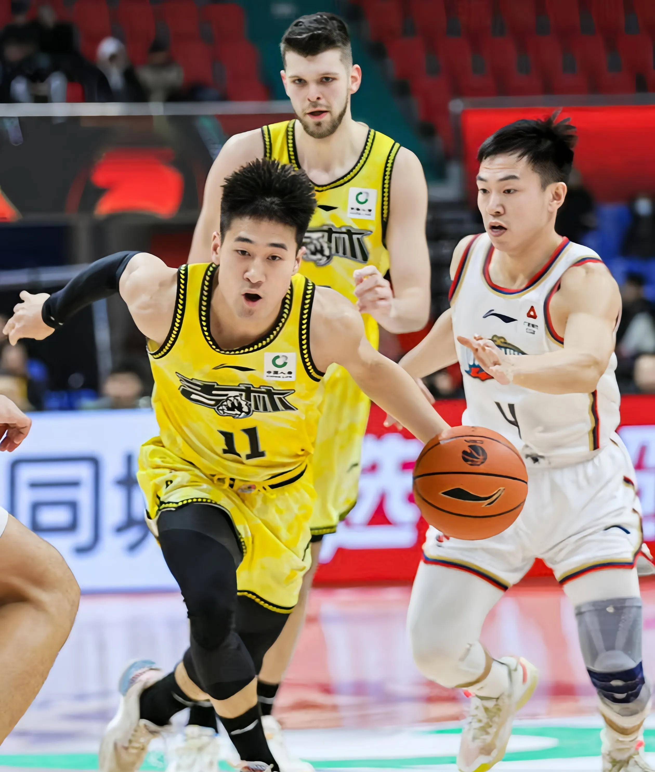 九游娱乐-今夜CBA常规赛焦点战，奥兰多魔术主帅复盘，目标明确，赛程密集仍需轮换的简单介绍